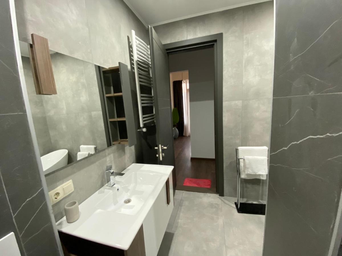 Apartment Sixteen Tbilisi Bagian luar foto