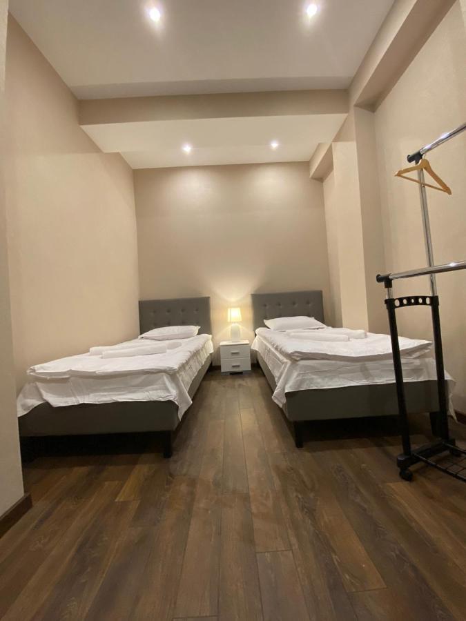 Apartment Sixteen Tbilisi Bagian luar foto