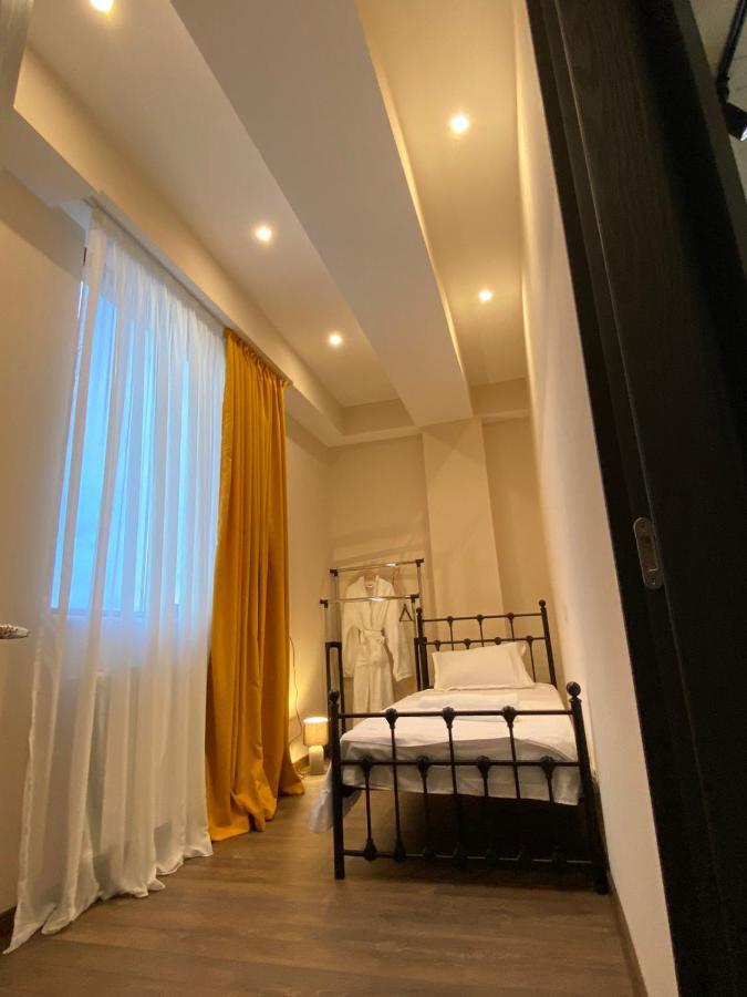 Apartment Sixteen Tbilisi Bagian luar foto