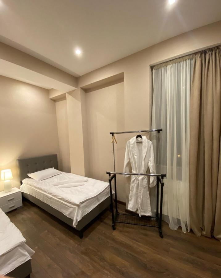 Apartment Sixteen Tbilisi Bagian luar foto