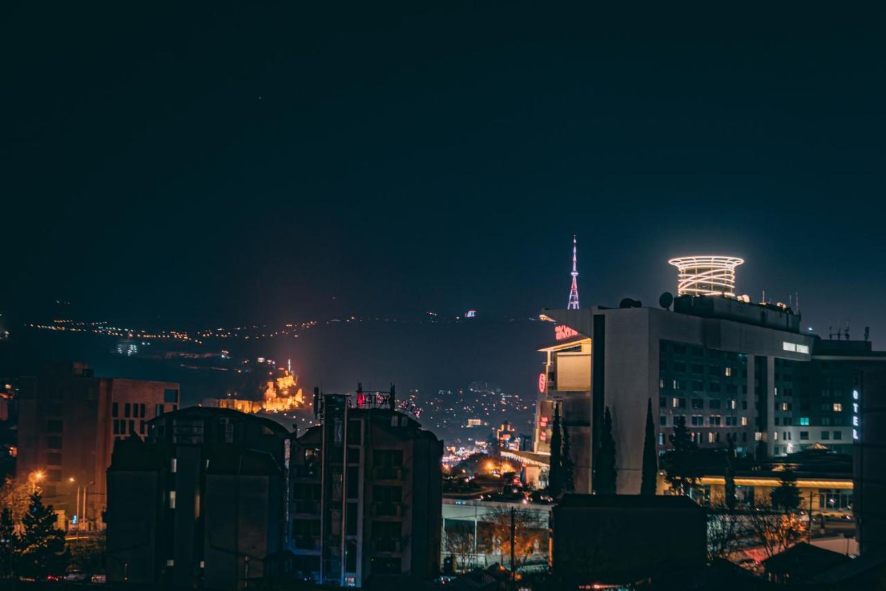 Apartment Sixteen Tbilisi Bagian luar foto