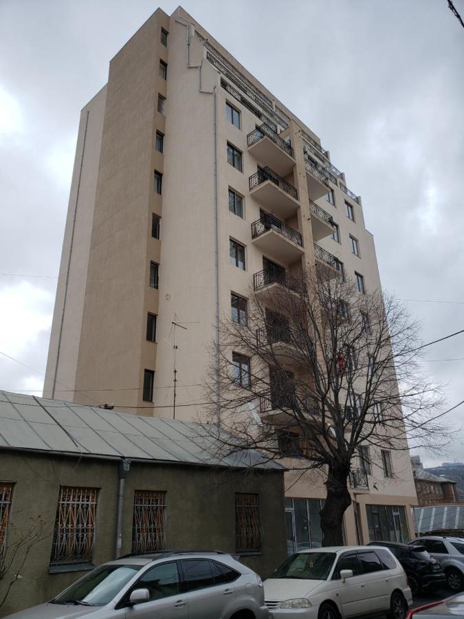 Apartment Sixteen Tbilisi Bagian luar foto